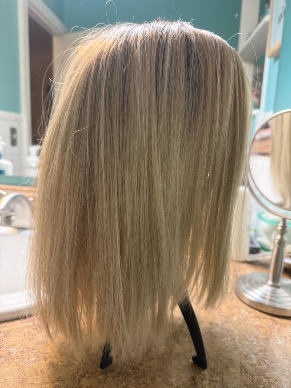 Jon Renau Haute bob wig - Picture 5 of 8